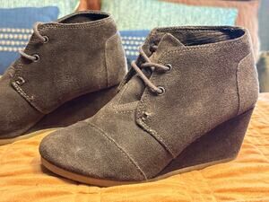 TOMS Brown Suede Lace up Wedge Booties Boots Size 5.5